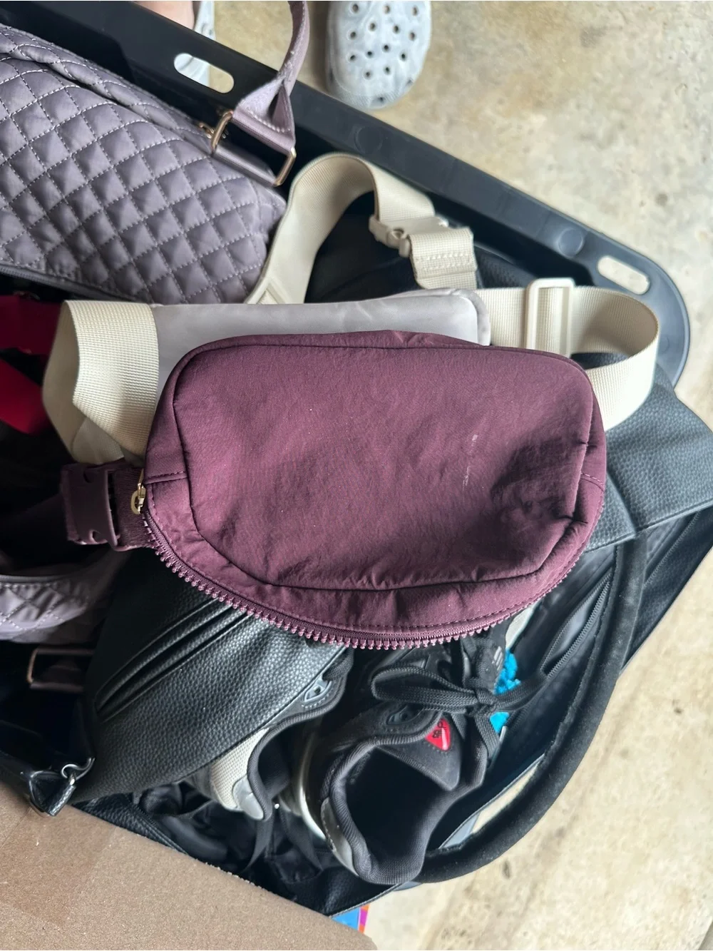 Crossbody/Fanny Packs - Picture 4 of 9